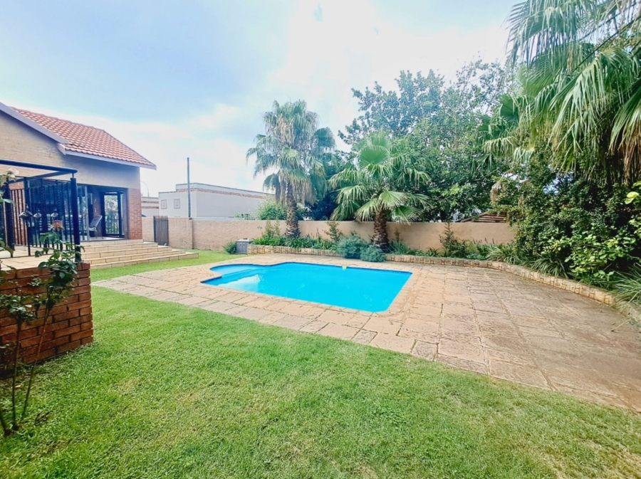 4 Bedroom Property for Sale in Safari Gardens North West